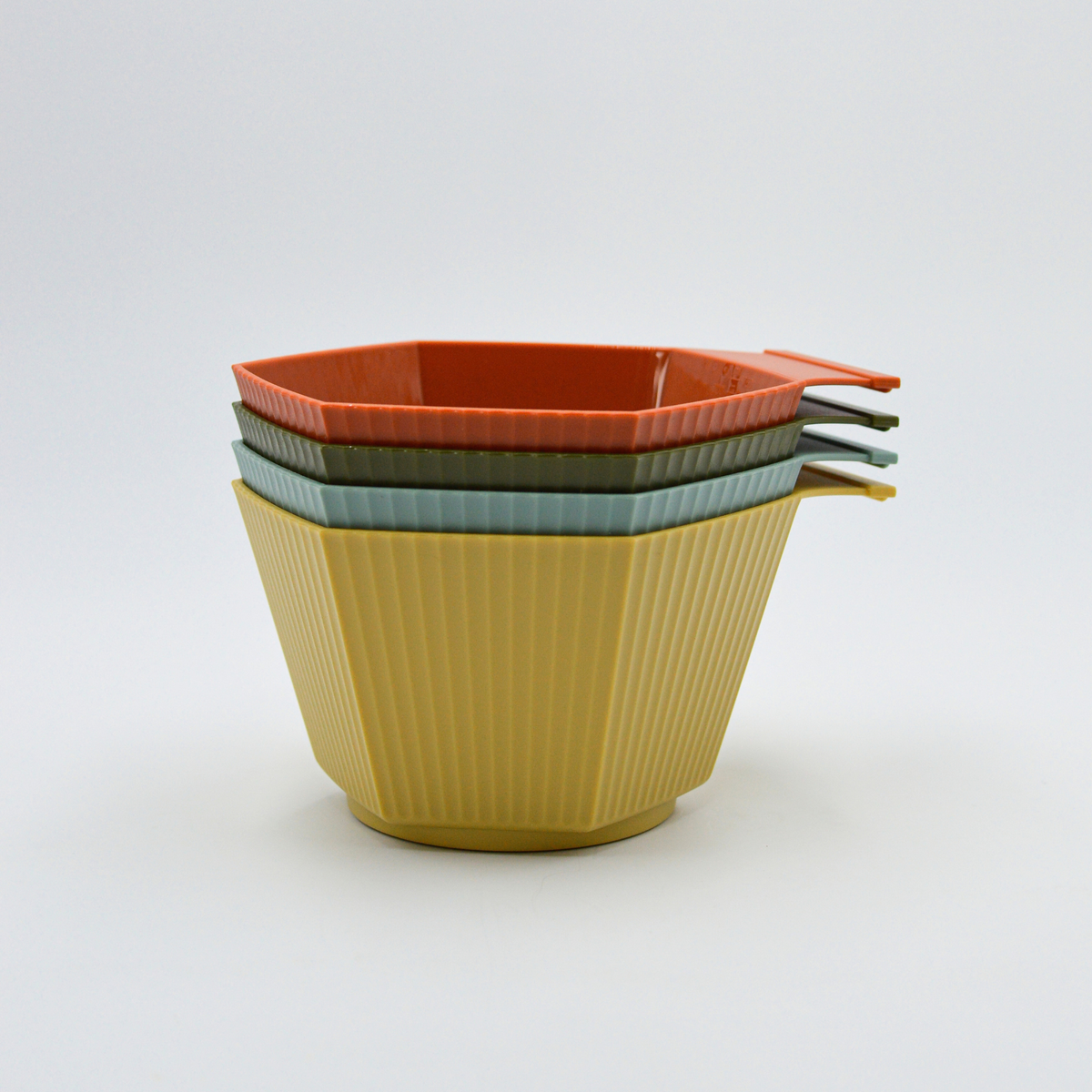 Toning Station - Set de 4 bols de coloration avec support à ventouses pour bac